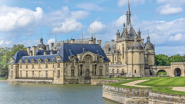 Royal Rivers, Castles, and Coronations (port-to-port cruise) – Seine Croisiere Patrimoine Stephane Bern Rri Slider Croisieurope Laurent Menec Kiev Victor