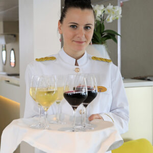 From Hamburg to Berlin: Discover the Medieval Charms of Hanseatic Cities – Serveuse Ms Elbe Princesse Ll Elbe Croisieurope Oliver Asmussen