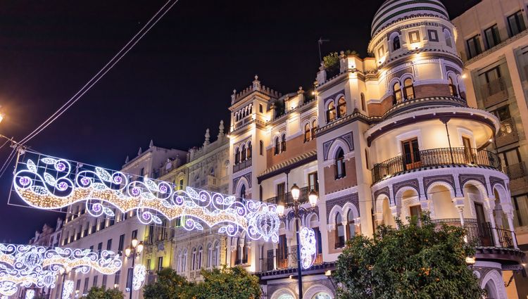 The The Soul of Christmas in Andalusia: Cruise to the Heart of the Nativity, embracing Spain’s festive traditions and enchanting Christmas markets (port-to-port cruise) – Seville Decorations Lumineuses Avenida De La Constitucion Andalousie Espagne As474552487 Alfredo Adobe Stock