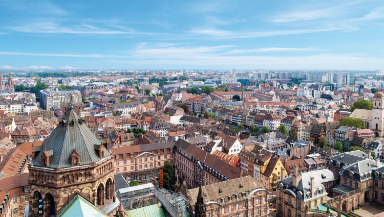 The Rhine in celebration (port-to-port cruise) – Strasbourg Vue Cathedrale Leonid Andronov Shutterstock