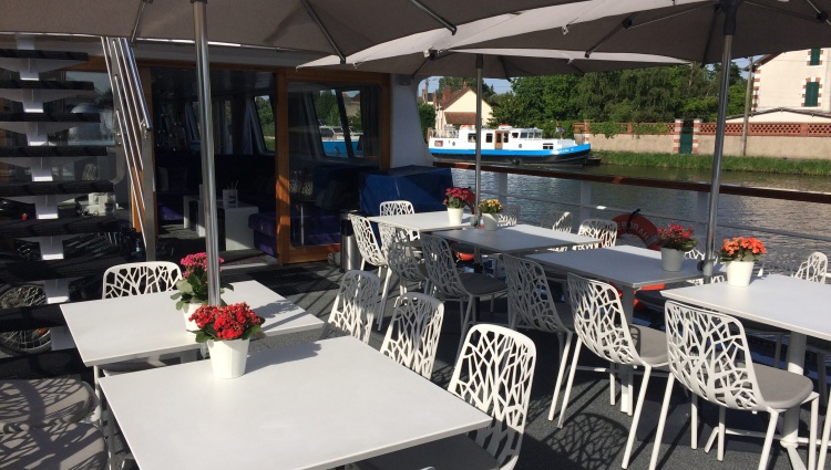 Revisit France’s Past, its Royal Sites, and Medieval Cities during a Historic Cruise on the Petite Seine  (port-to-port cruise) – Terrasse Peniche Deborah Croisieurope Croisieurope