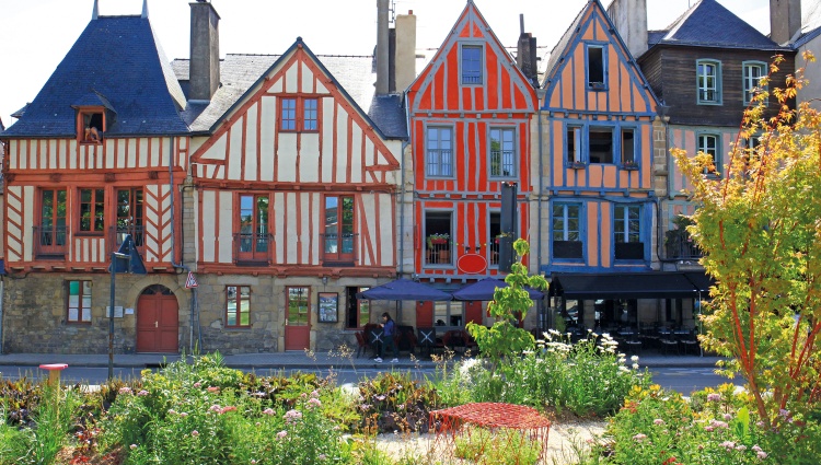 Beautiful Brittany and Royal Opulence in the Loire (port-to-port cruise) – Vannes Facades Sinephot Shutterstock