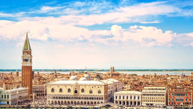From the Canals of Venice to Renaissance-infused Mantua & Milan and Lake Como Extended Stay (port-to-port cruise) – Venise Stevanzz Stevanzz